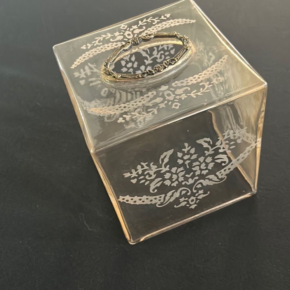 Tissue Holder 